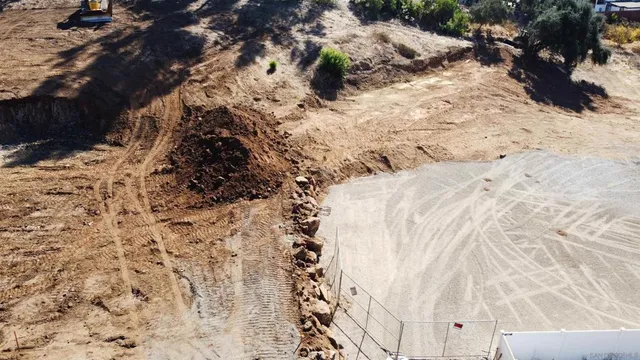 a view of the outdoor space