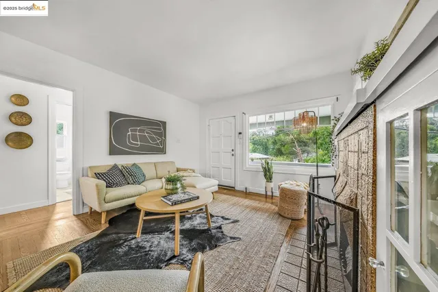 $599,000 | 5925 Outlook Avenue, Oakland, CA 94605