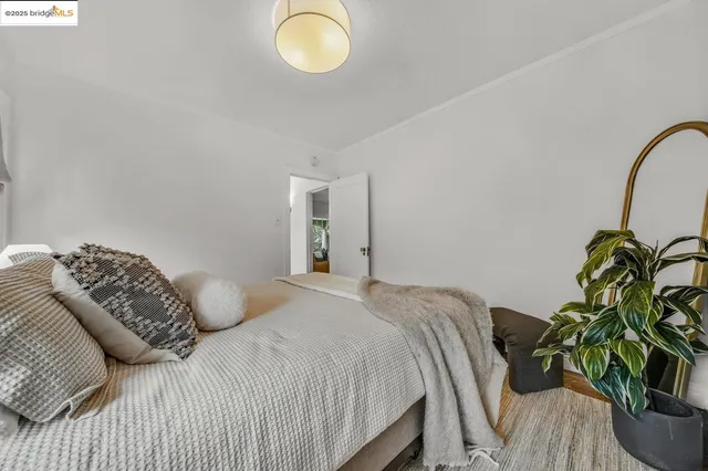 $599,000 | 5925 Outlook Avenue, Oakland, CA 94605