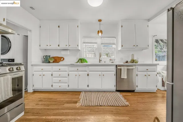 $599,000 | 5925 Outlook Avenue, Oakland, CA 94605