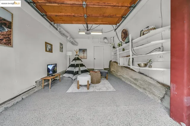 $599,000 | 5925 Outlook Avenue, Oakland, CA 94605