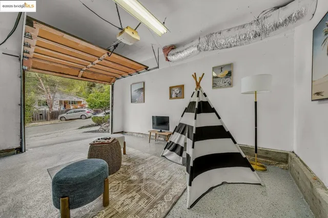 $599,000 | 5925 Outlook Avenue, Oakland, CA 94605