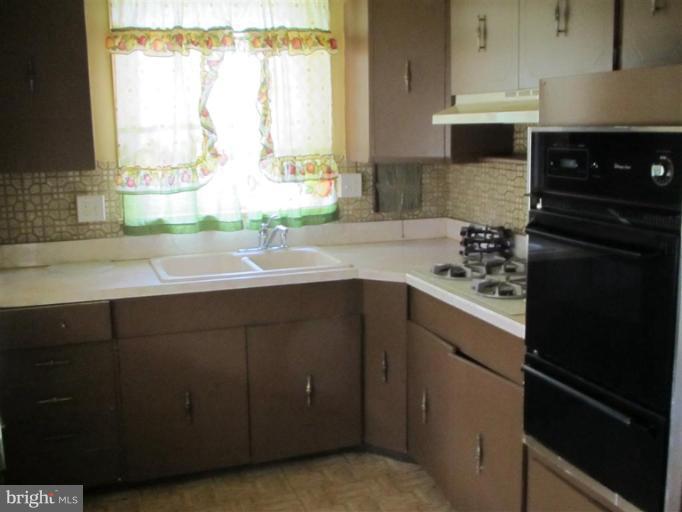 1108 Cedarcroft Road Baltimore, MD 21239 - Photo 3 of 18 Kitchen