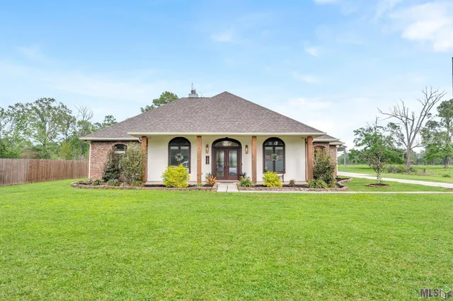 $549,000 | 16364 Newman Nickens Road, Prairieville, LA 70769