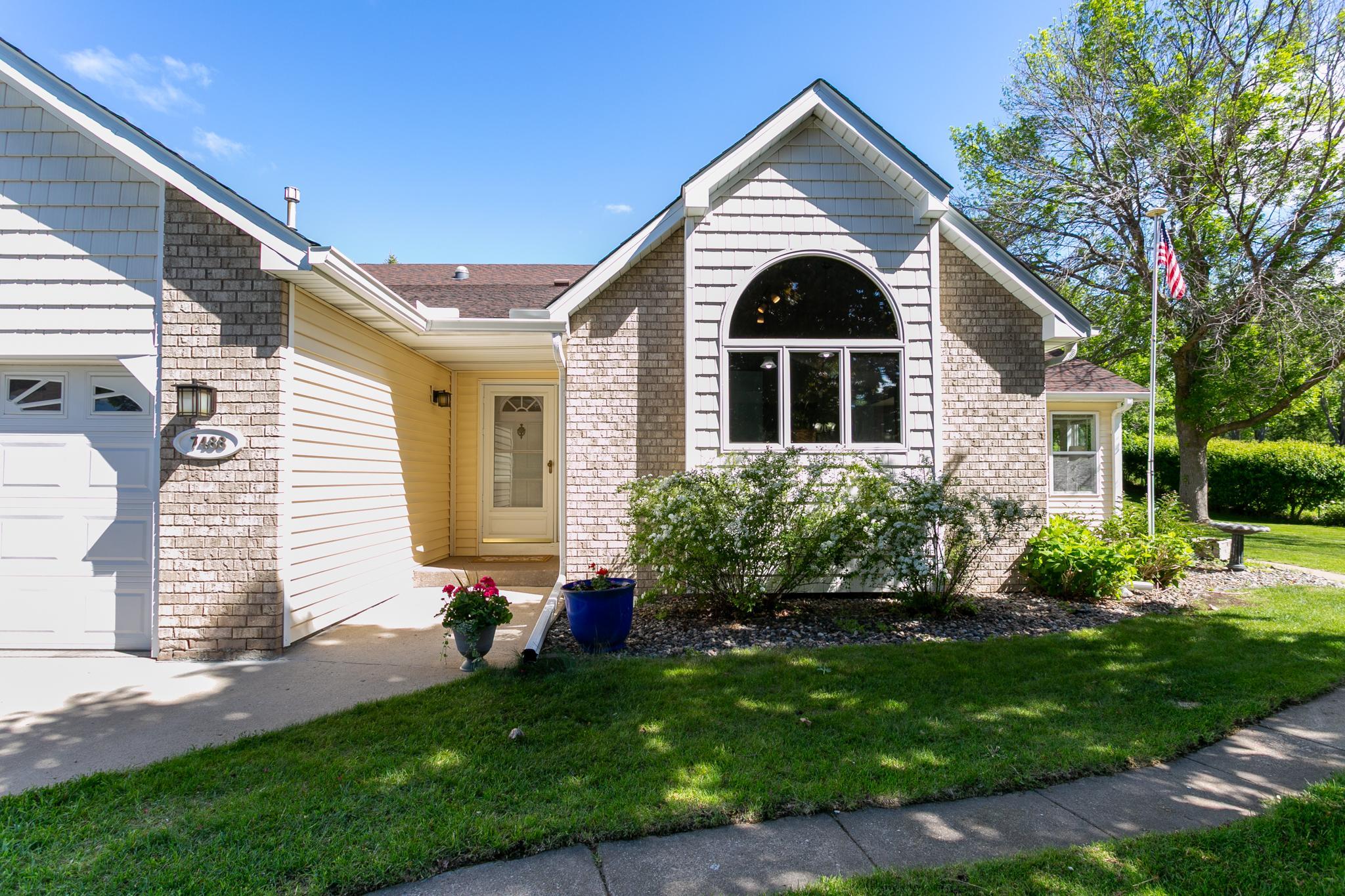 7488 Newbury Road Woodbury, MN 55125 - Photo 2 of 39