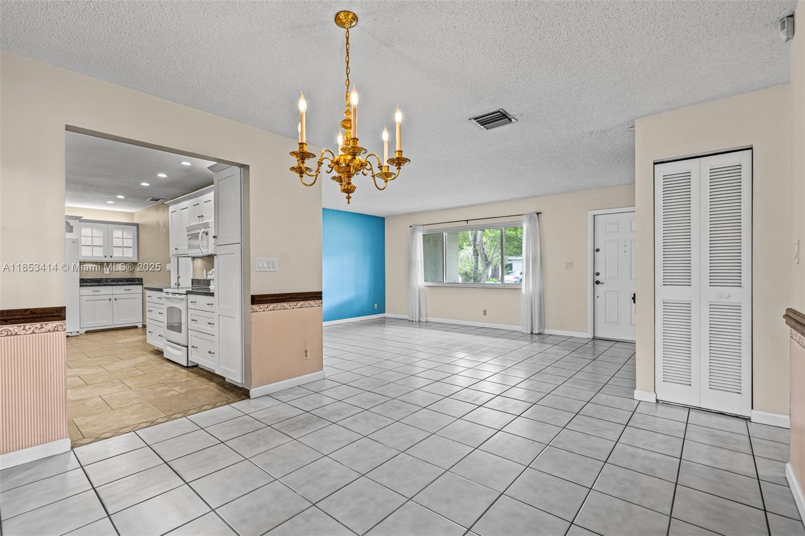 11195 Southwest 115th Terrace Miami, FL 33176 - Photo 5 of 27 Gallery Image 5