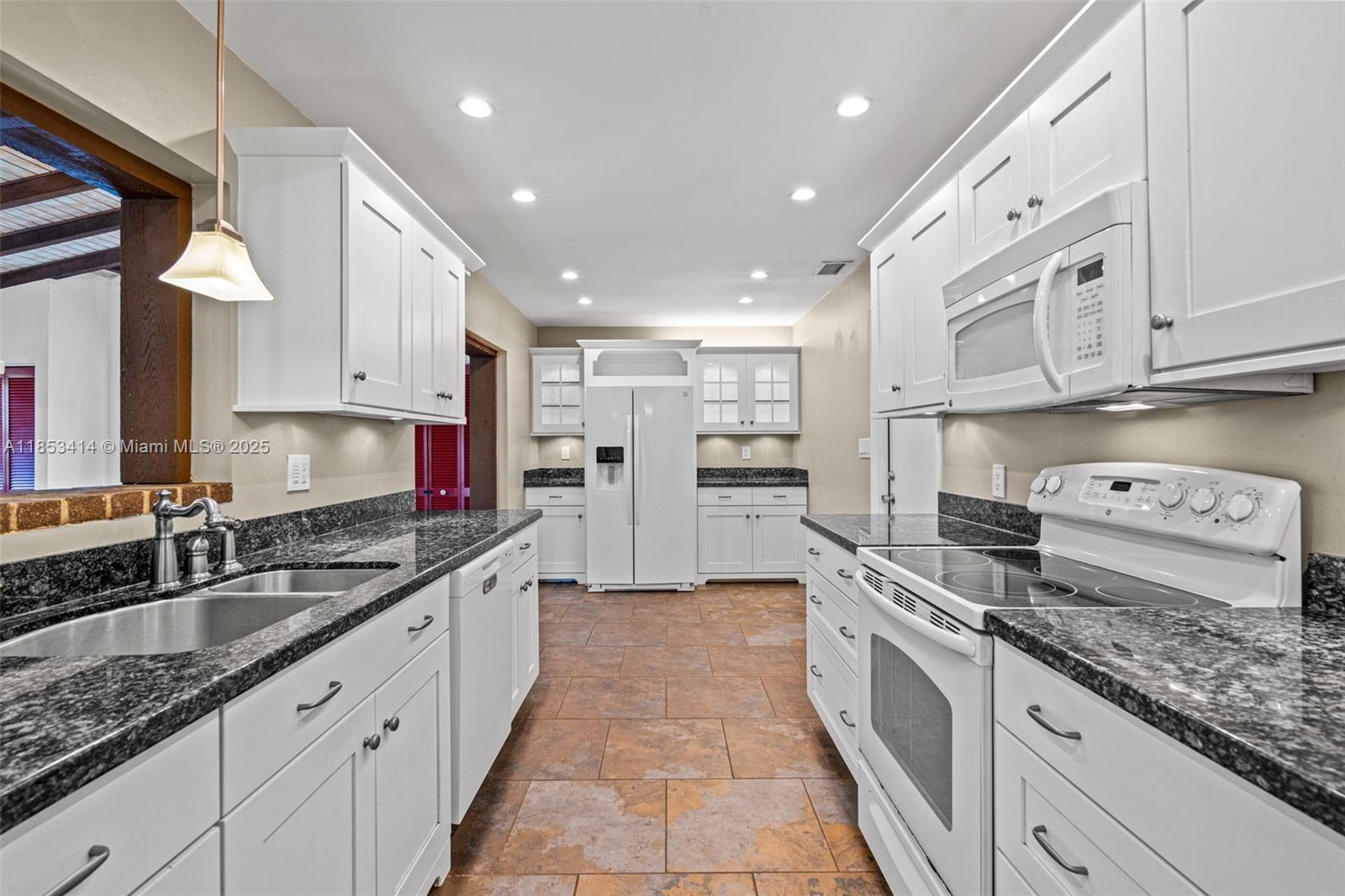 11195 Southwest 115th Terrace Miami, FL 33176 - Photo 6 of 27 Gallery Image 6