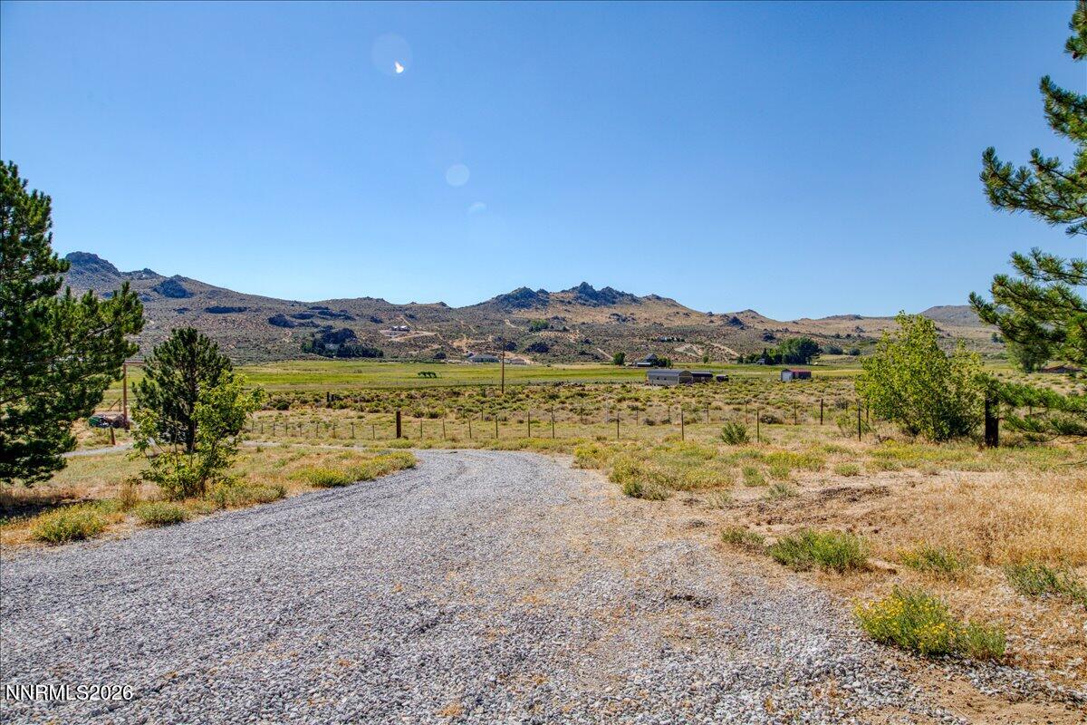 905 Thoroughbred Circle Reno, NV 89508 - Photo 57 of 71 Driveway