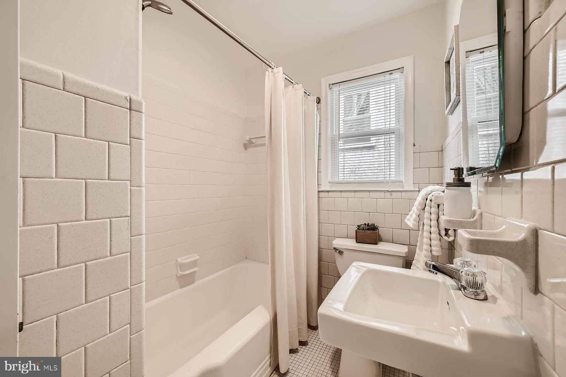 1303 Asbury Road Baltimore, MD 21209 - Photo 15 of 25