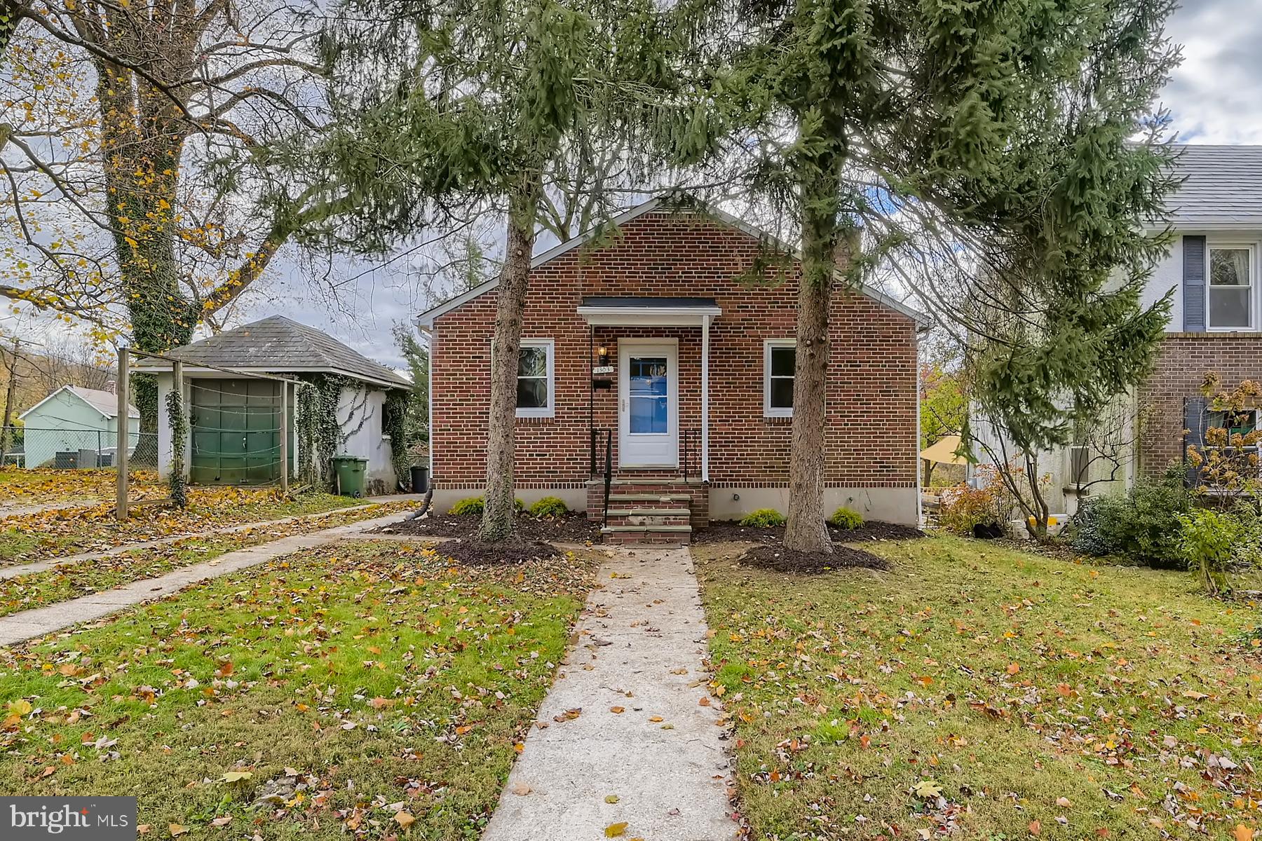 1303 Asbury Road Baltimore, MD 21209 - Photo 3 of 25