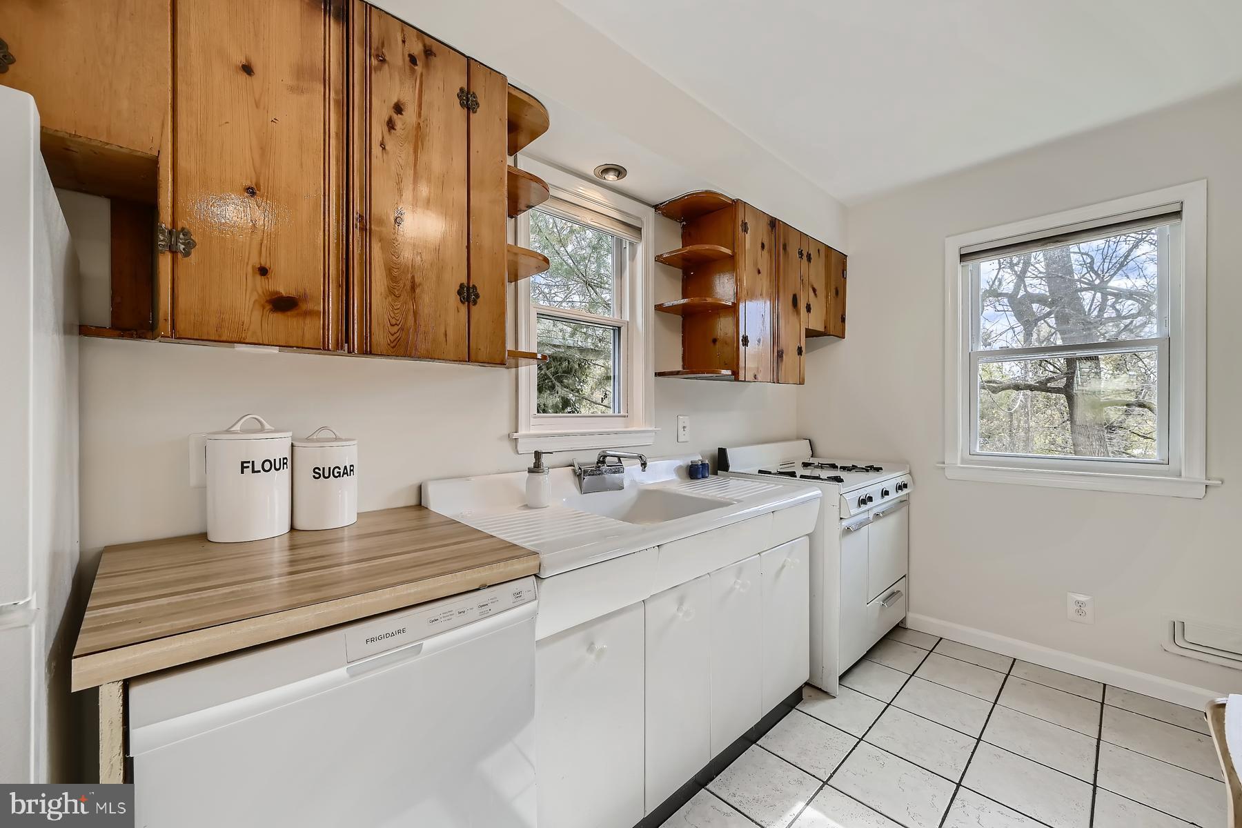1303 Asbury Road Baltimore, MD 21209 - Photo 8 of 25