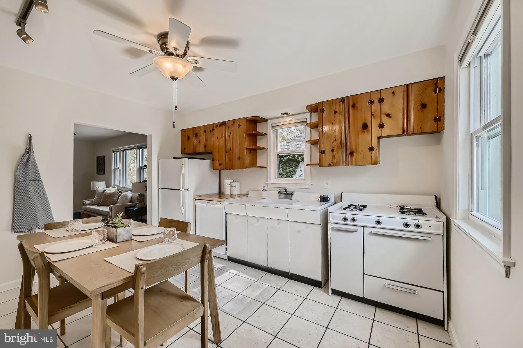1303 Asbury Road Baltimore, MD 21209 - Photo 9 of 25