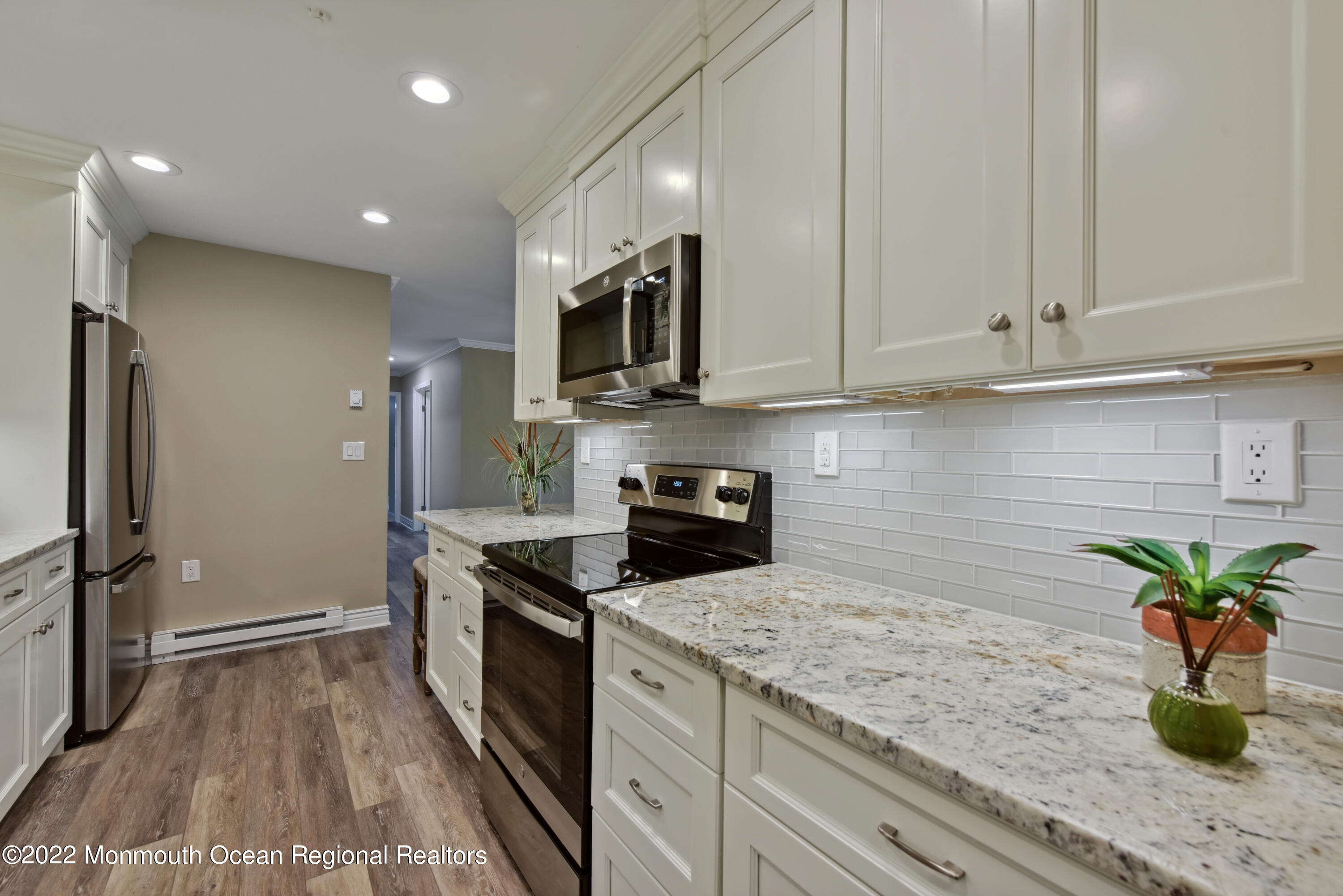 11 Pine Cluster Circle, Unit B Manalapan, NJ 07726 - Photo 3 of 21 12Kitchen