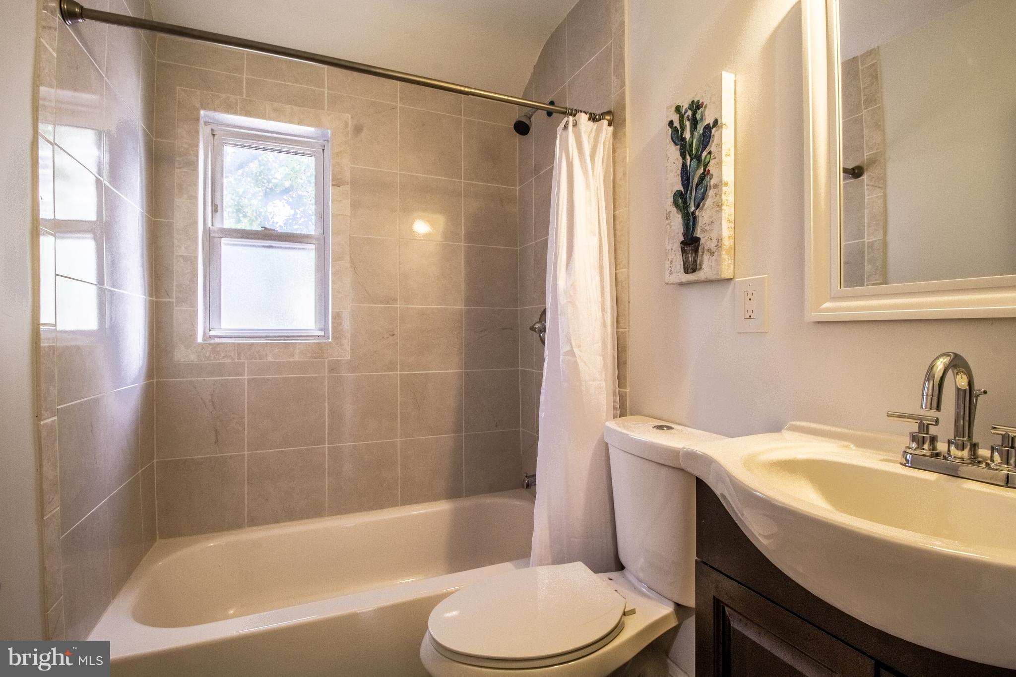 8440 Oakleigh Road Baltimore, MD 21234 - Photo 22 of 30 Bath