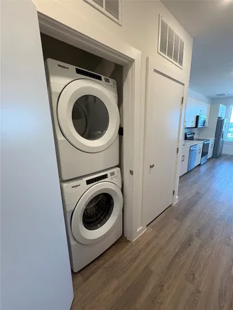 $1,300 | 6324 North Lamar Boulevard, Unit 211, Austin, TX 78752