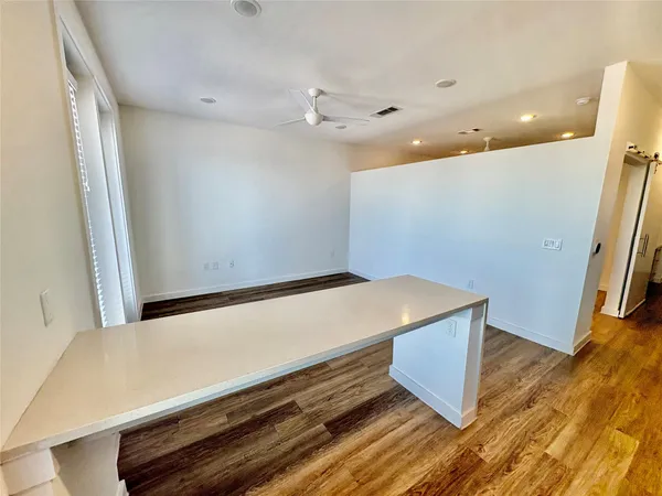 $1,250 | 6324 North Lamar Boulevard, Unit 211, Austin, TX 78752