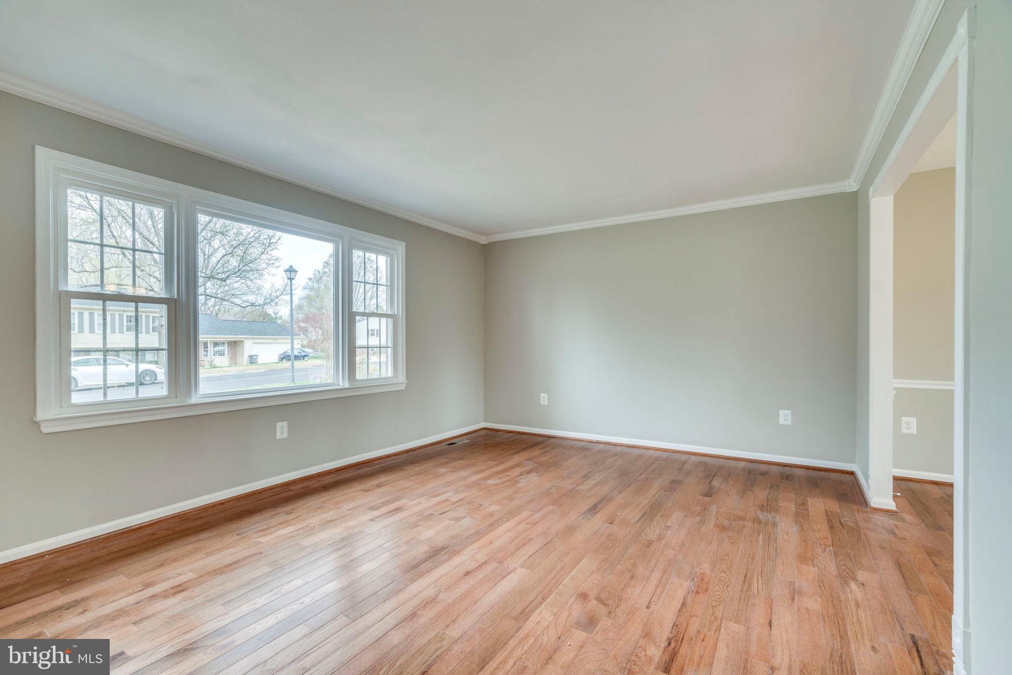 7923 St George Court Springfield, VA 22153 - Photo 6 of 42 Living Room