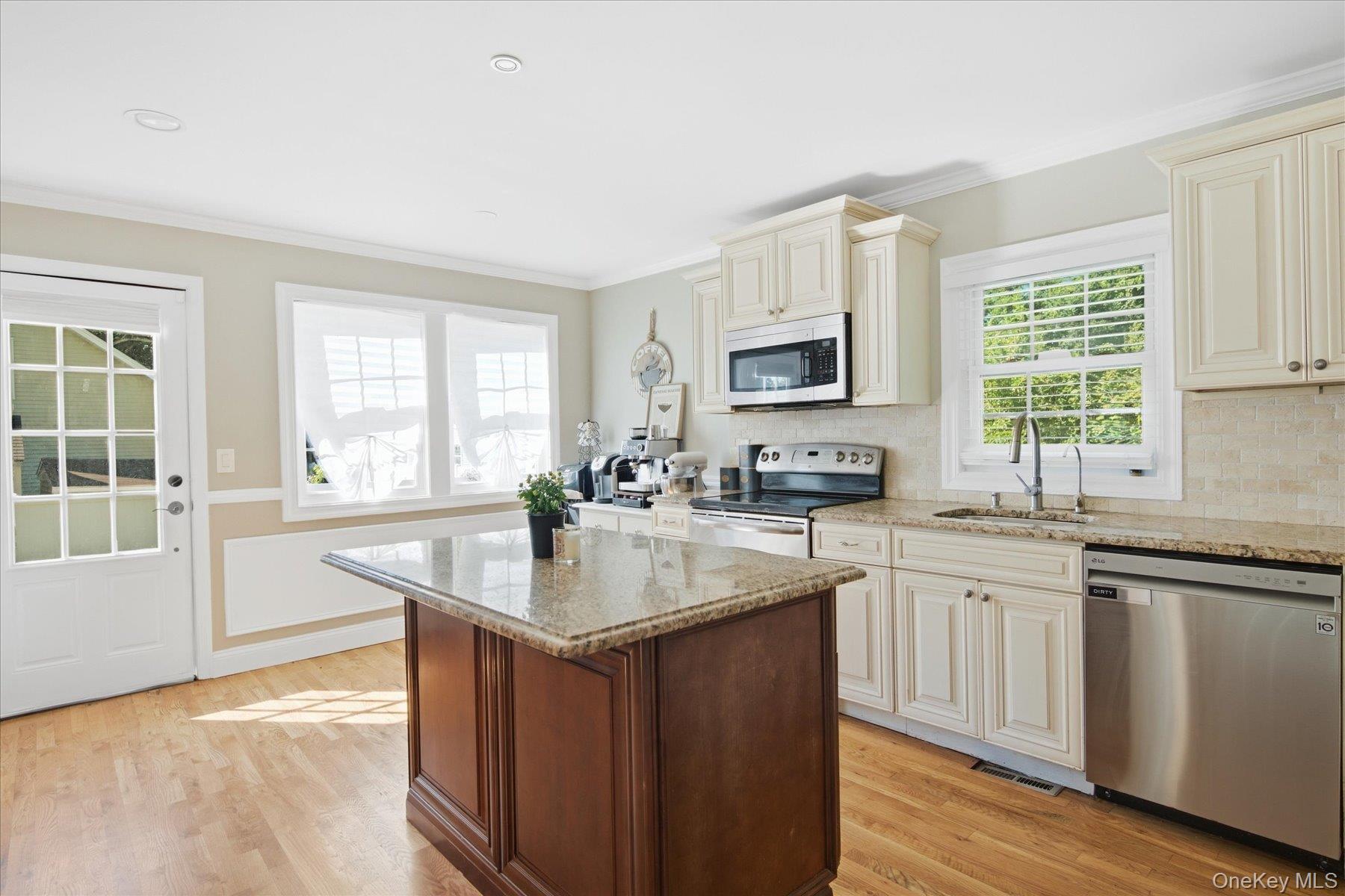 6 Hawk Road Rocky Point, NY 11778 - Photo 6 of 23 Gallery Image 6