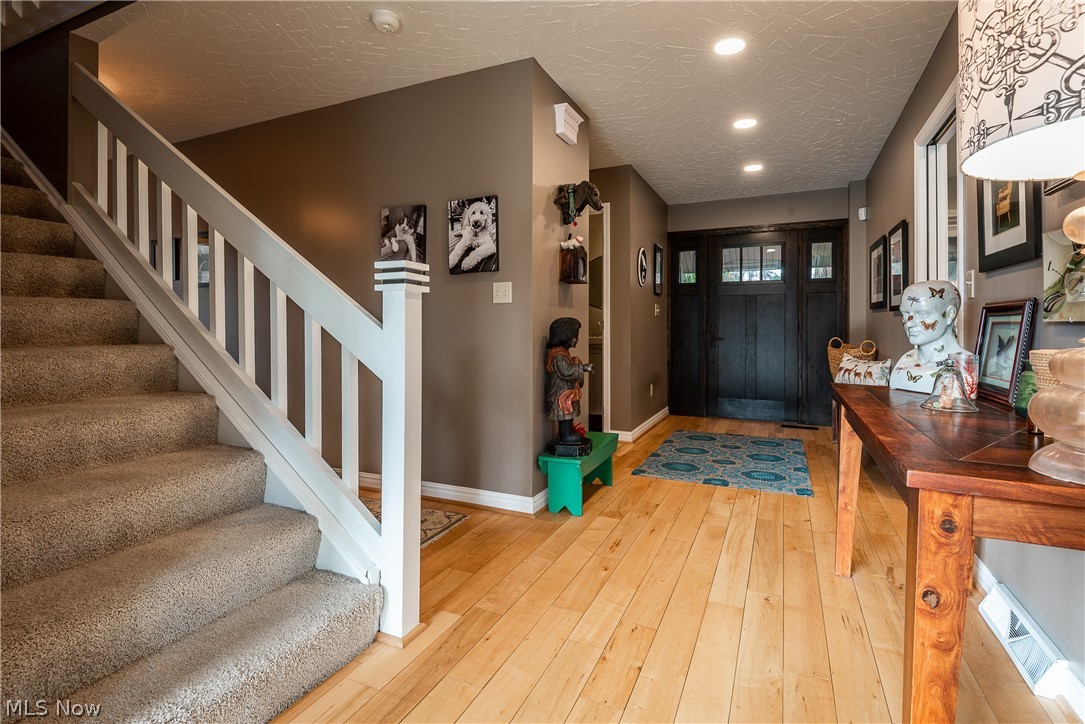 550 Stoner Road Clinton, OH 44216 - Photo 5 of 35 View of the beautiful foyer space.