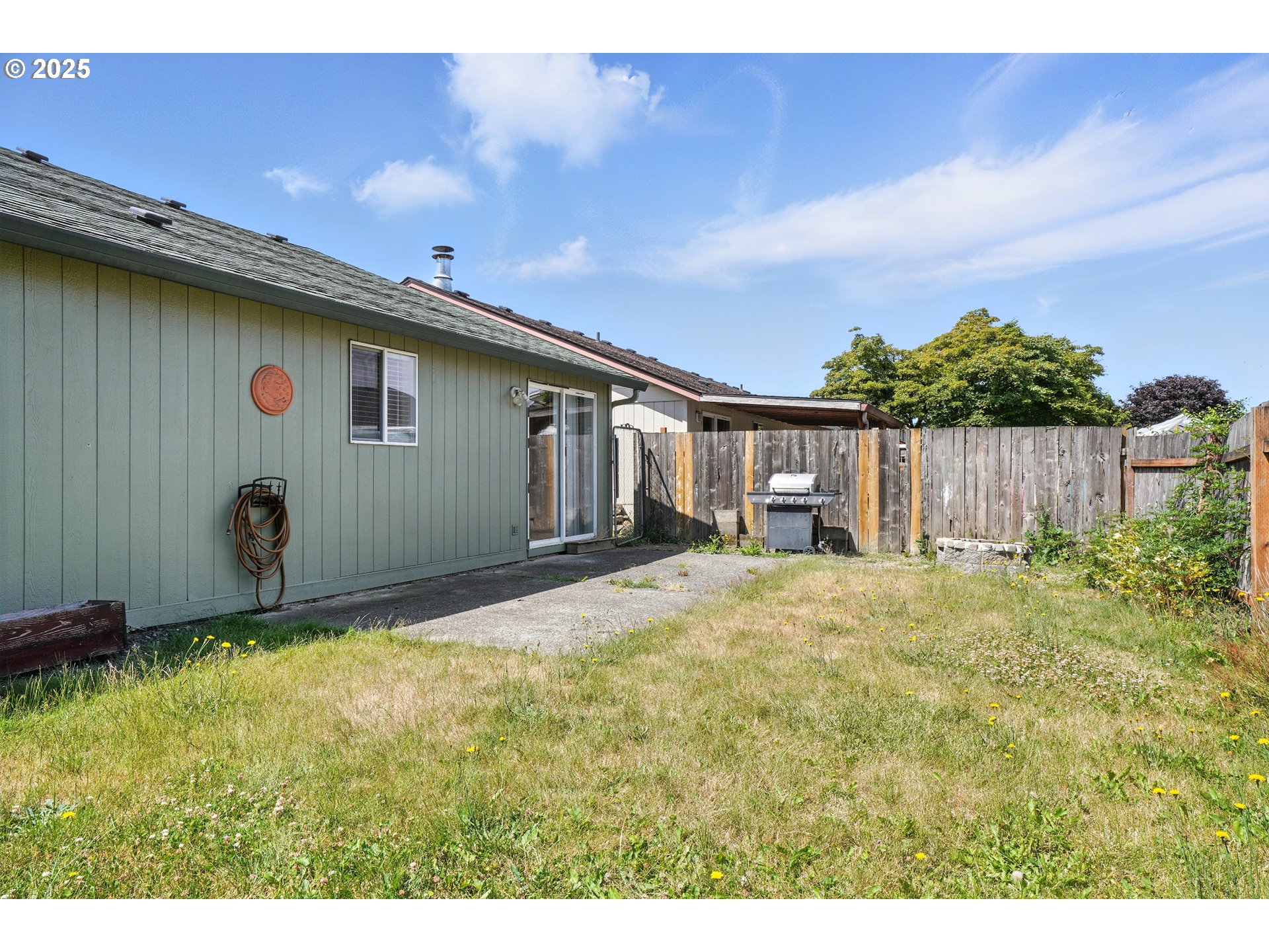 1608 Northwest 3rd Street Battle Ground, WA 98604 - Photo 22 of 26 a backyard of a house