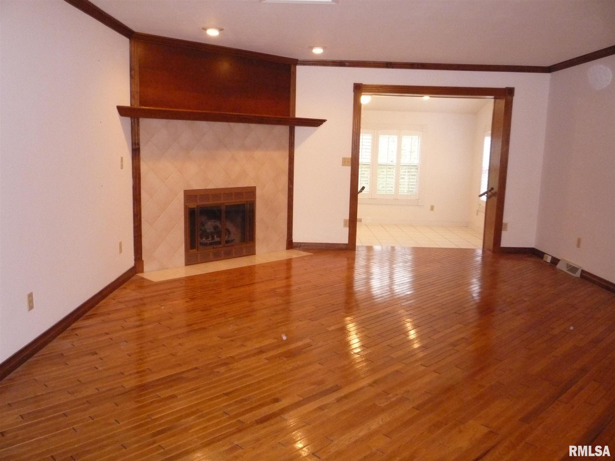 1840 Cherry Road Springfield, IL 62704 - Photo 3 of 31