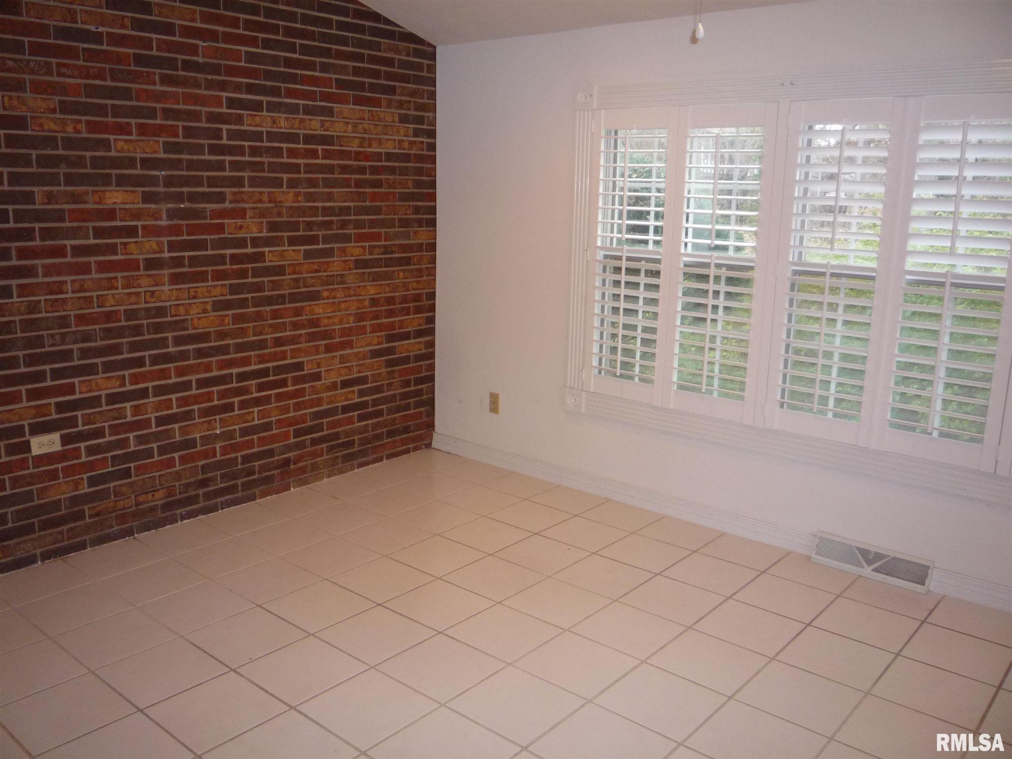 1840 Cherry Road Springfield, IL 62704 - Photo 7 of 31