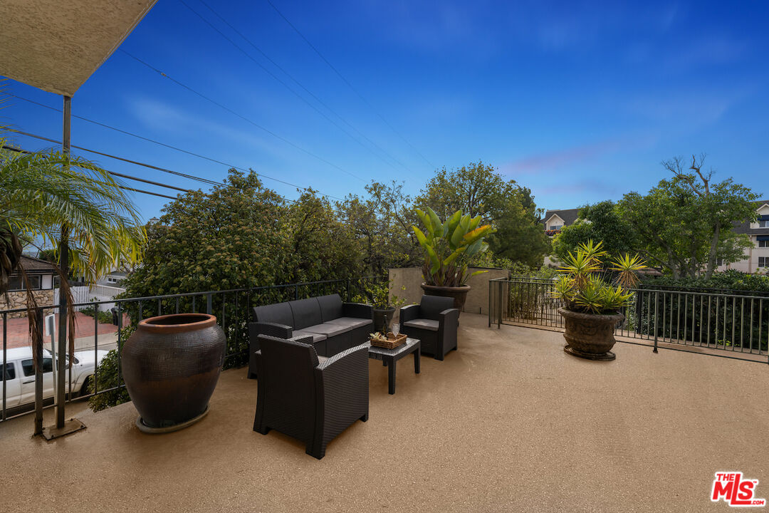 2385 Roscomare Road, Unit D17 Los Angeles, CA 90077 - Photo 18 of 22 a view of a patio with chairs and plants