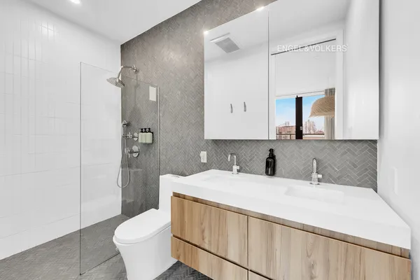 $7,500 | Undisclosed Address | Greenpoint