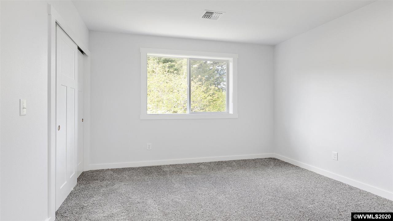 6301 Lakepointe Street Foster, OR 97345 - Photo 25 of 32