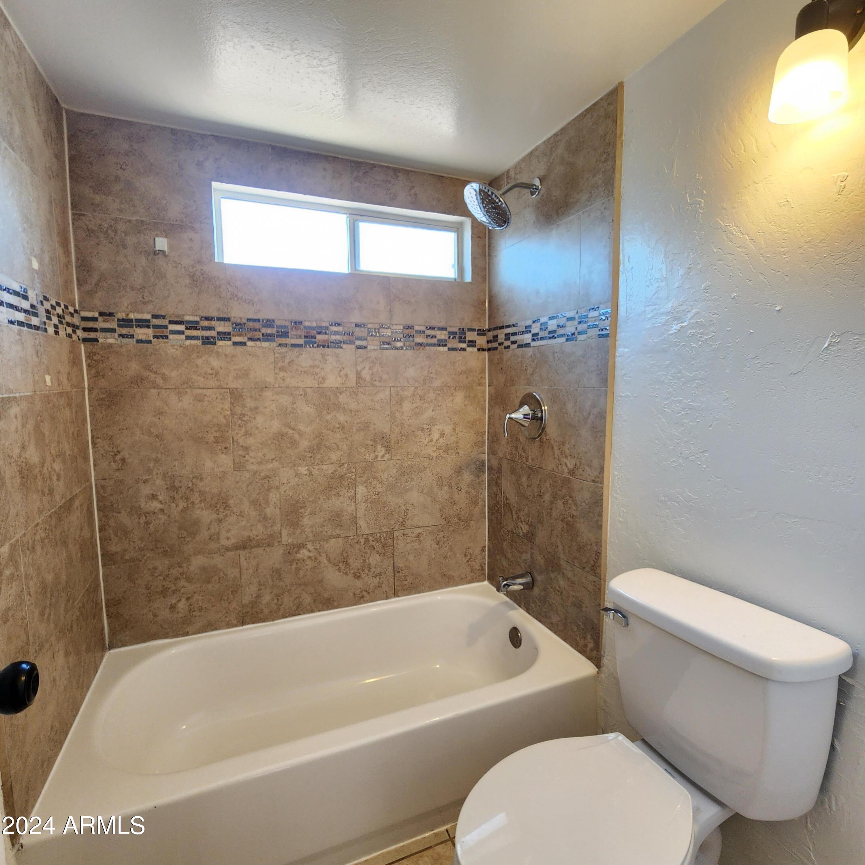 3017 West Yucca Street Phoenix, AZ 85029 - Photo 21 of 32 a bathroom with a toilet and a tub
