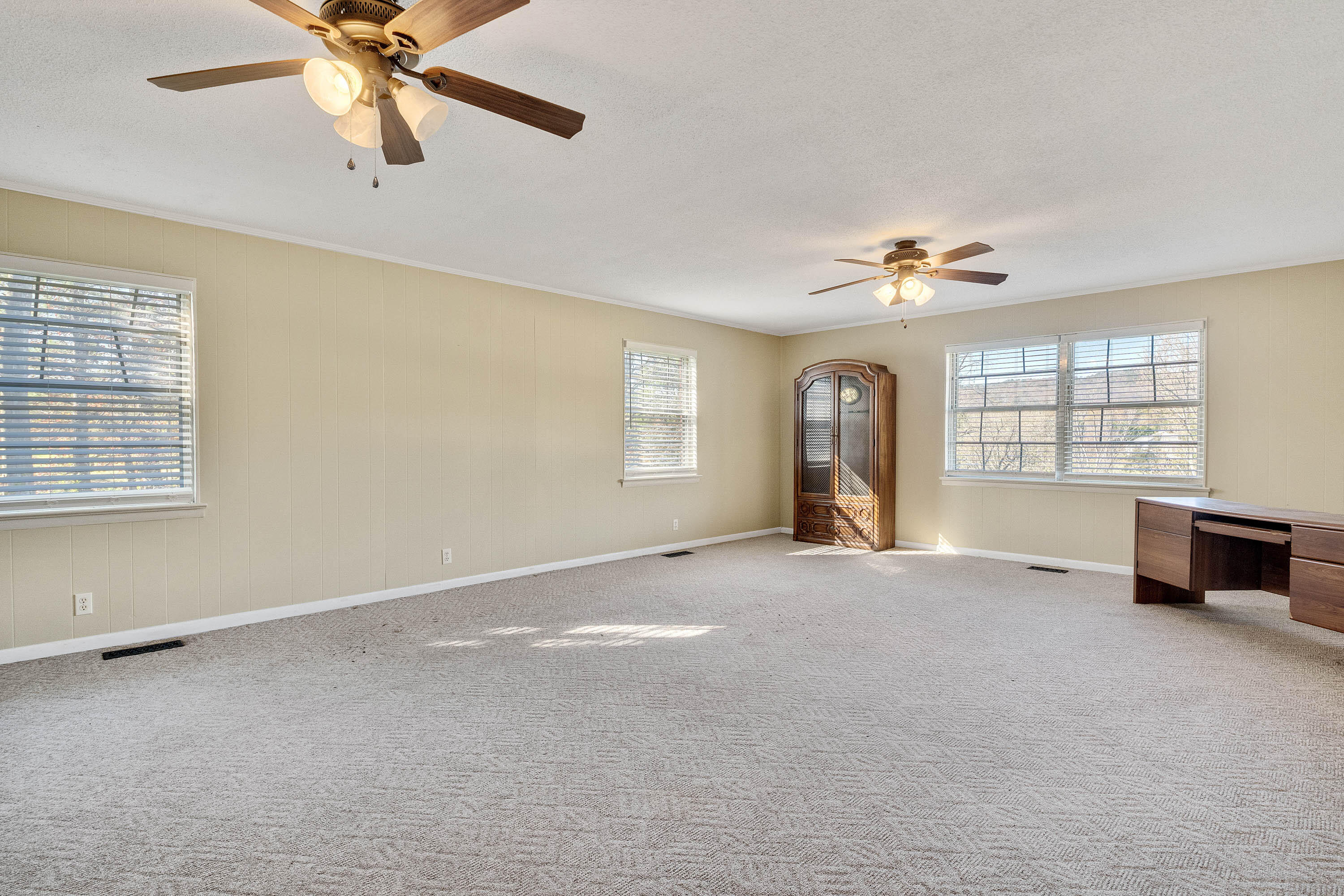 1750 Slygo Road Trenton, GA 30752 - Photo 8 of 28 Family Room