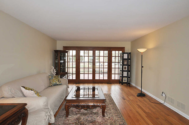 4 Red Haw Road Rolling Meadows, IL 60008 - Photo 5 of 25