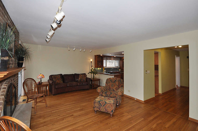 4 Red Haw Road Rolling Meadows, IL 60008 - Photo 8 of 25