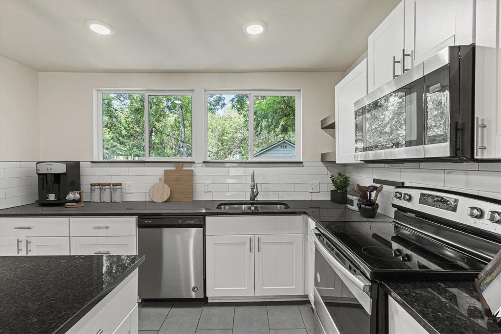 311 West Scott Street Sherman, TX 75092 - Photo 3 of 25