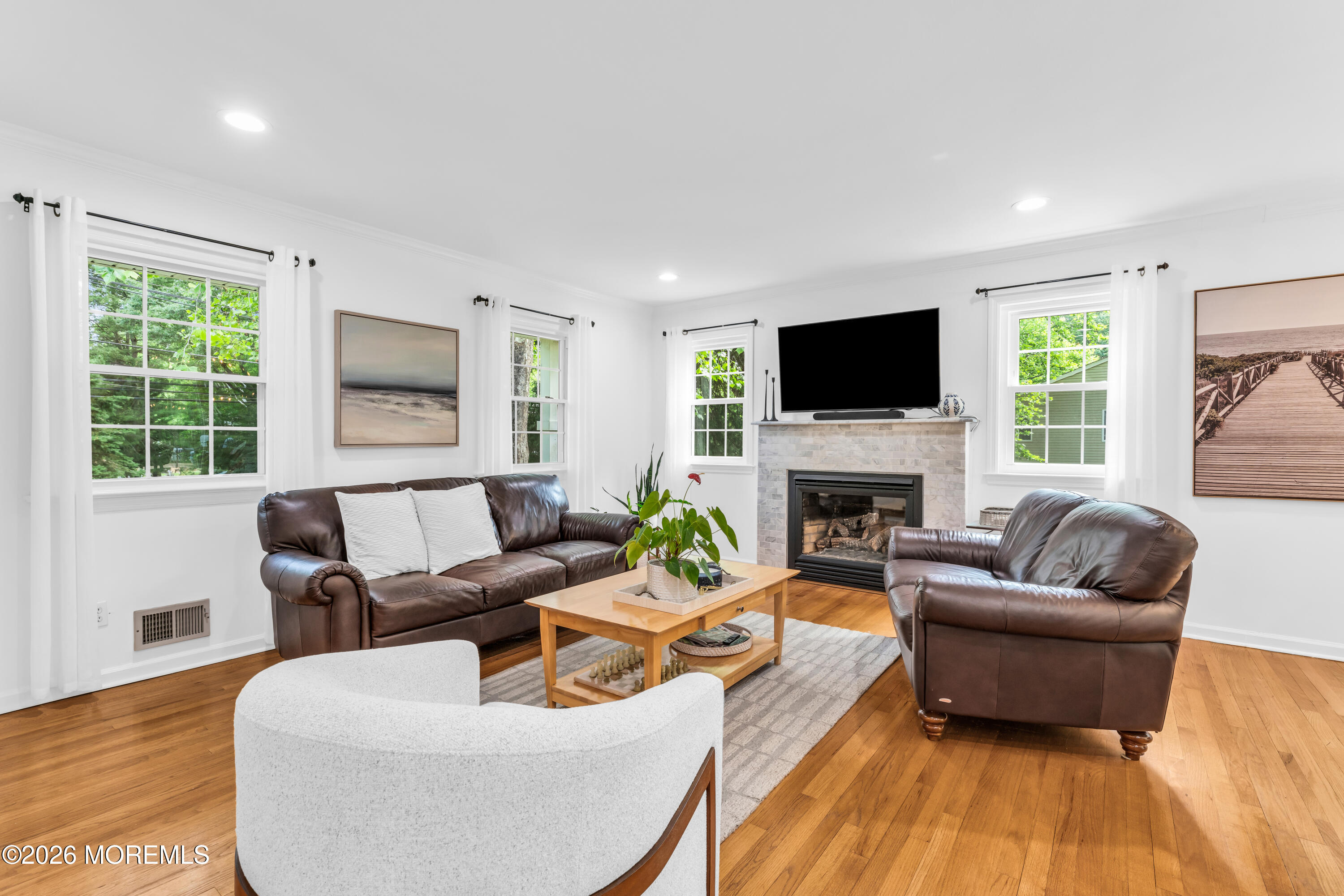 840 Nutswamp Road Red Bank, NJ 07701 - Photo 7 of 54 livingroom