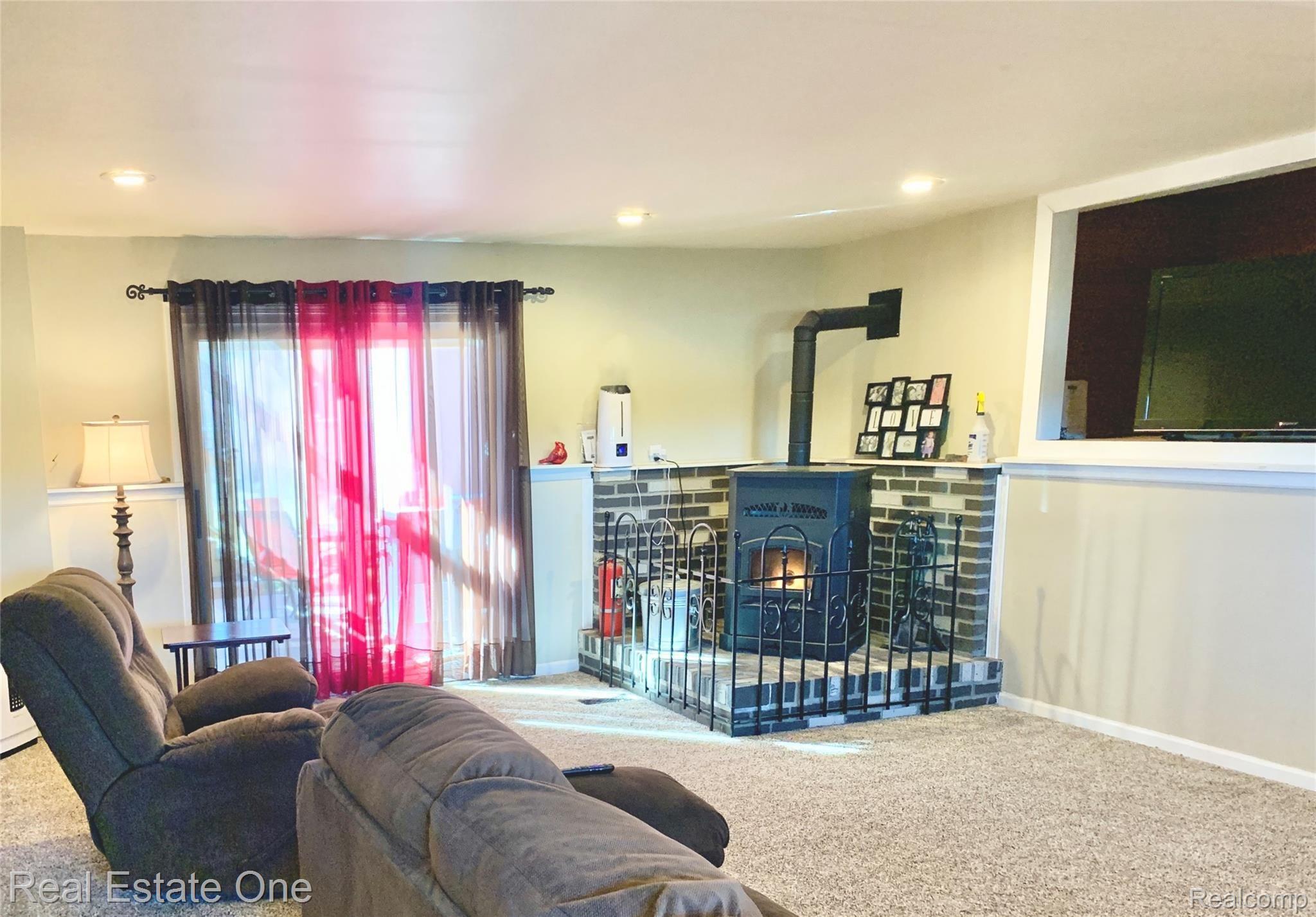 2697 German Road Columbiaville, MI 48421 - Photo 18 of 26 Family Room.jpg