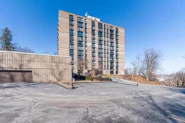 $65,000 | 1800 7th Street, Unit 10E, East Moline, IL 61244