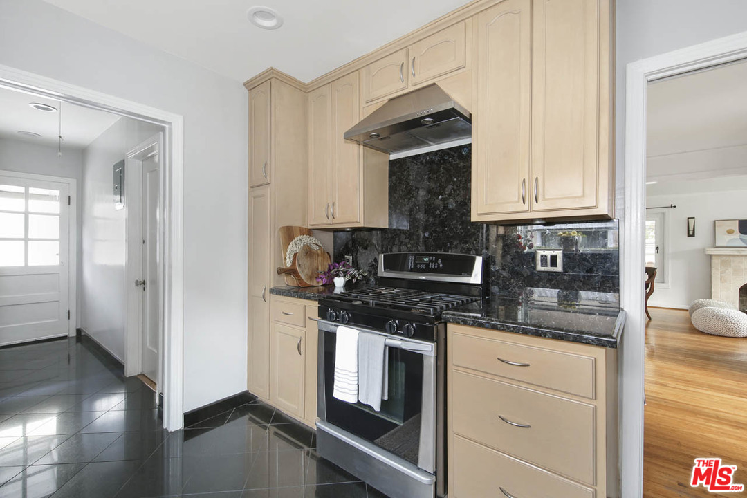 3443 Madera Avenue Los Angeles, CA 90039 - Photo 12 of 46