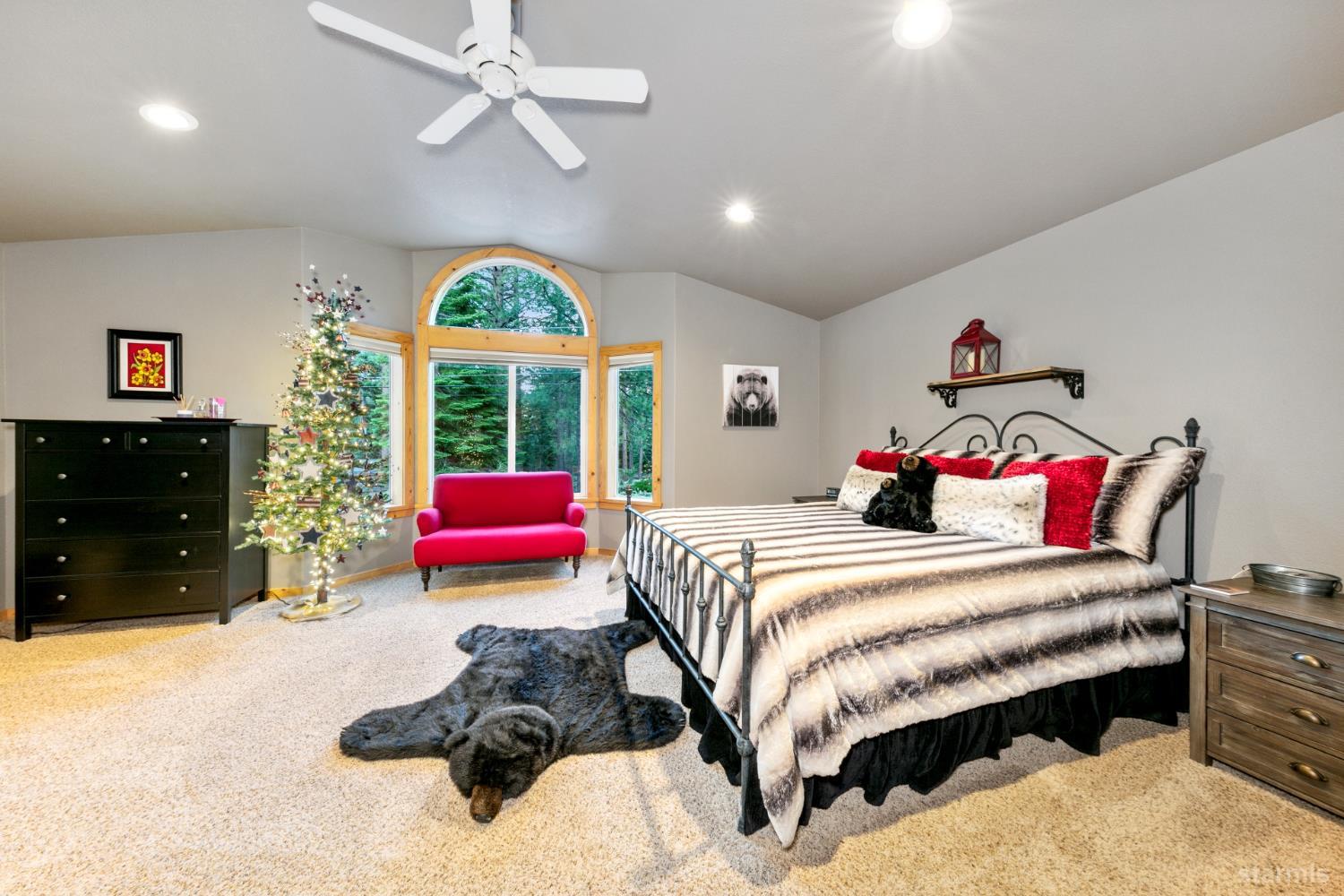 817 Kiowa Drive South Lake Tahoe, CA 96150 - Photo 31 of 39 a bedroom with a bed and a chandelier