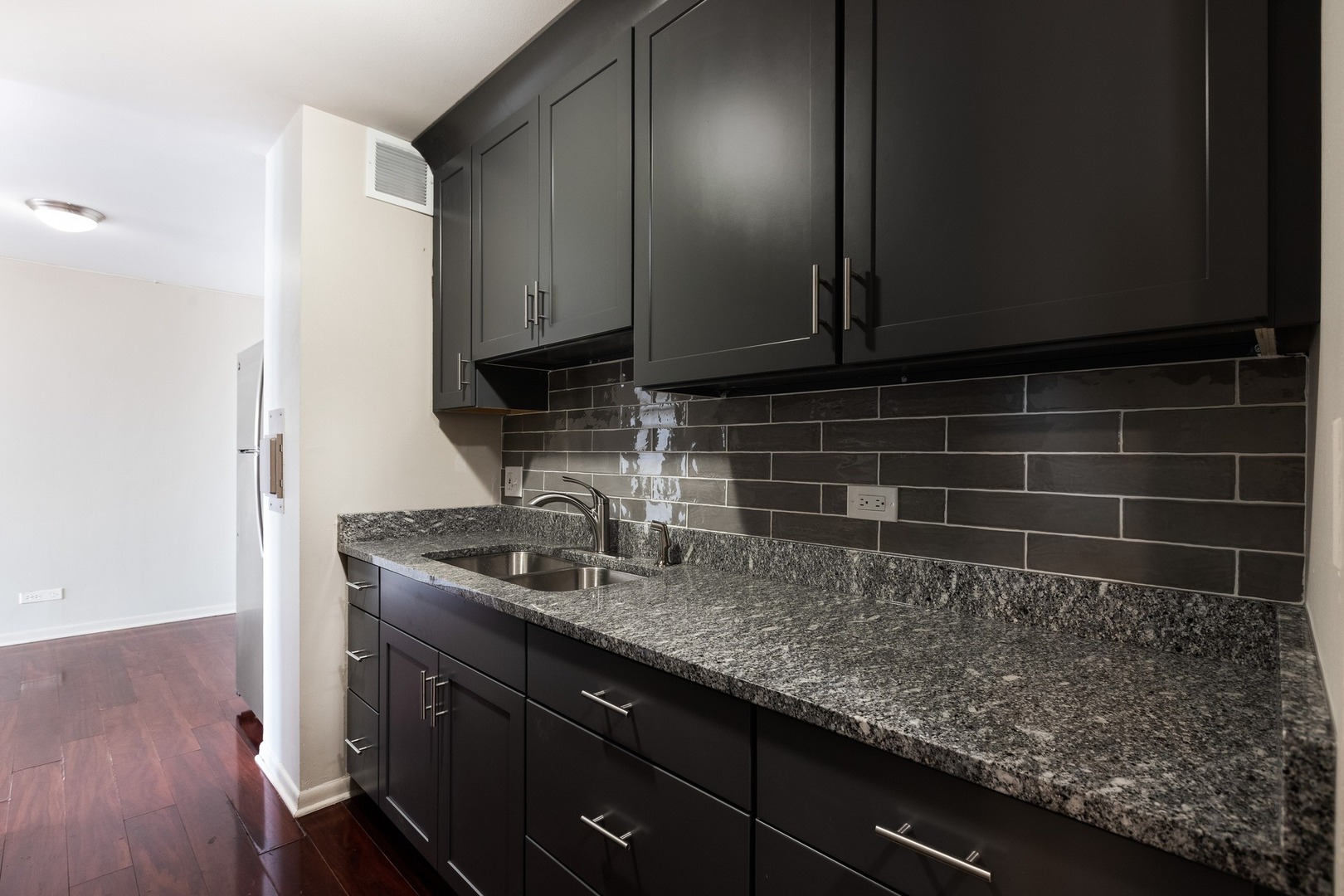 6171 North Sheridan Road, Unit 1503 Chicago, IL 60660 - Photo 5 of 24
