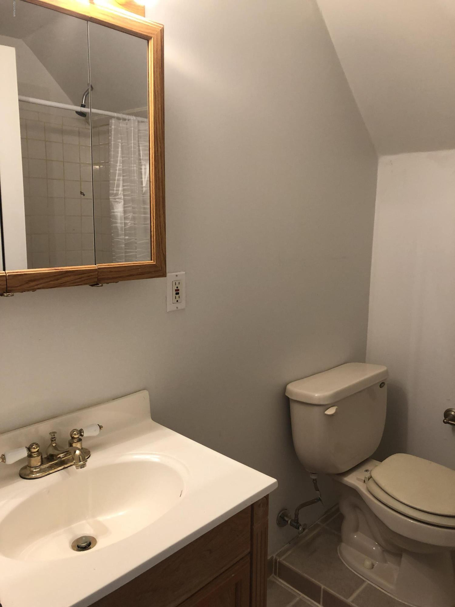 594 Woodcock Road Bushkill, PA 18324 - Photo 8 of 10