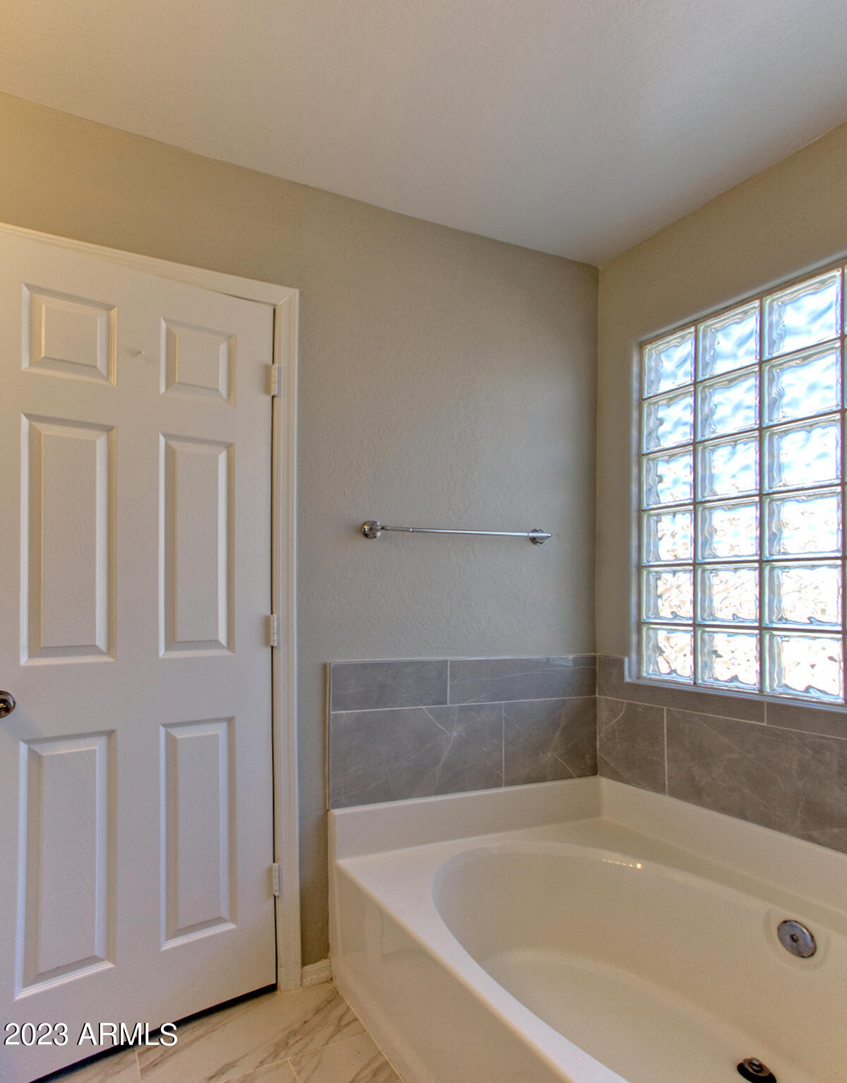 4332 West Alta Vista Road Laveen, AZ 85339 - Photo 12 of 25 bathtub (1)