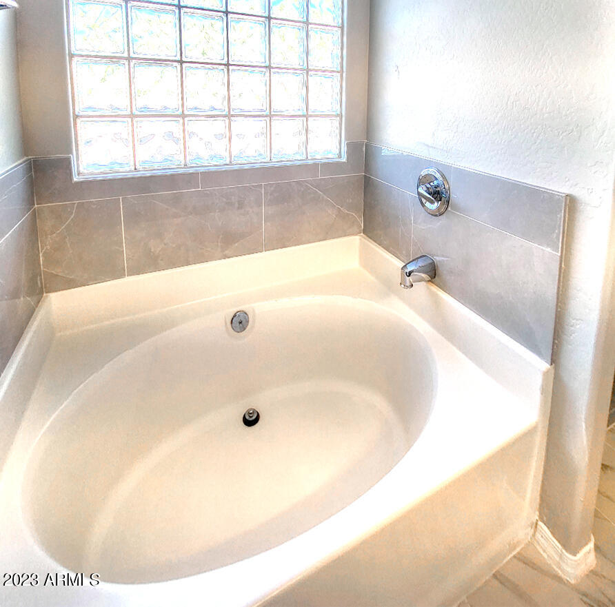 4332 West Alta Vista Road Laveen, AZ 85339 - Photo 14 of 25 bathtub