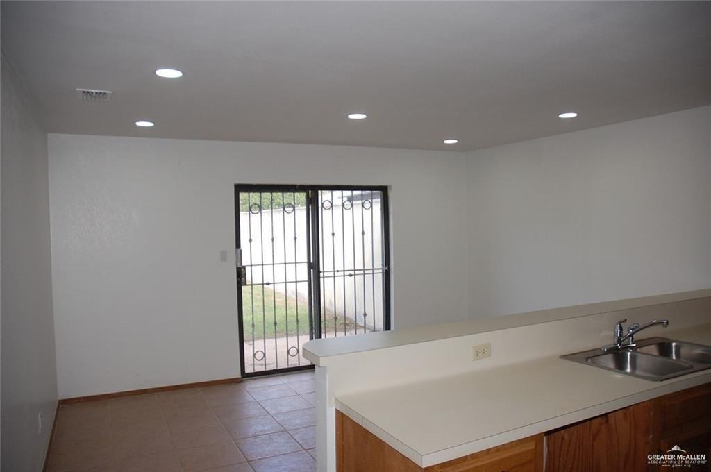 2401 South Jackson Road, Unit 26P Pharr, TX 78577 - Photo 5 of 15 a view of an empty room with a window
