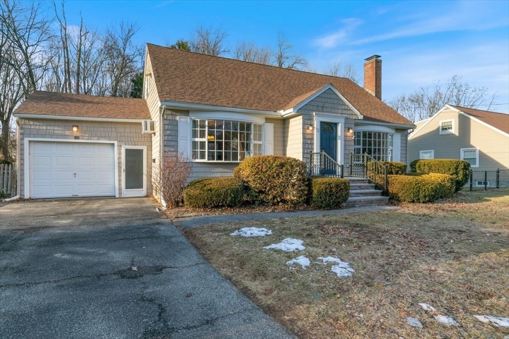 145 Warrenton Road Haverhill, MA 01832 - Photo 4 of 38 a view of a yard in front of a house