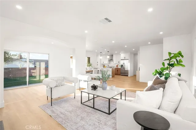 $950,000 | 10421 South 1st Avenue, Inglewood, CA 90303