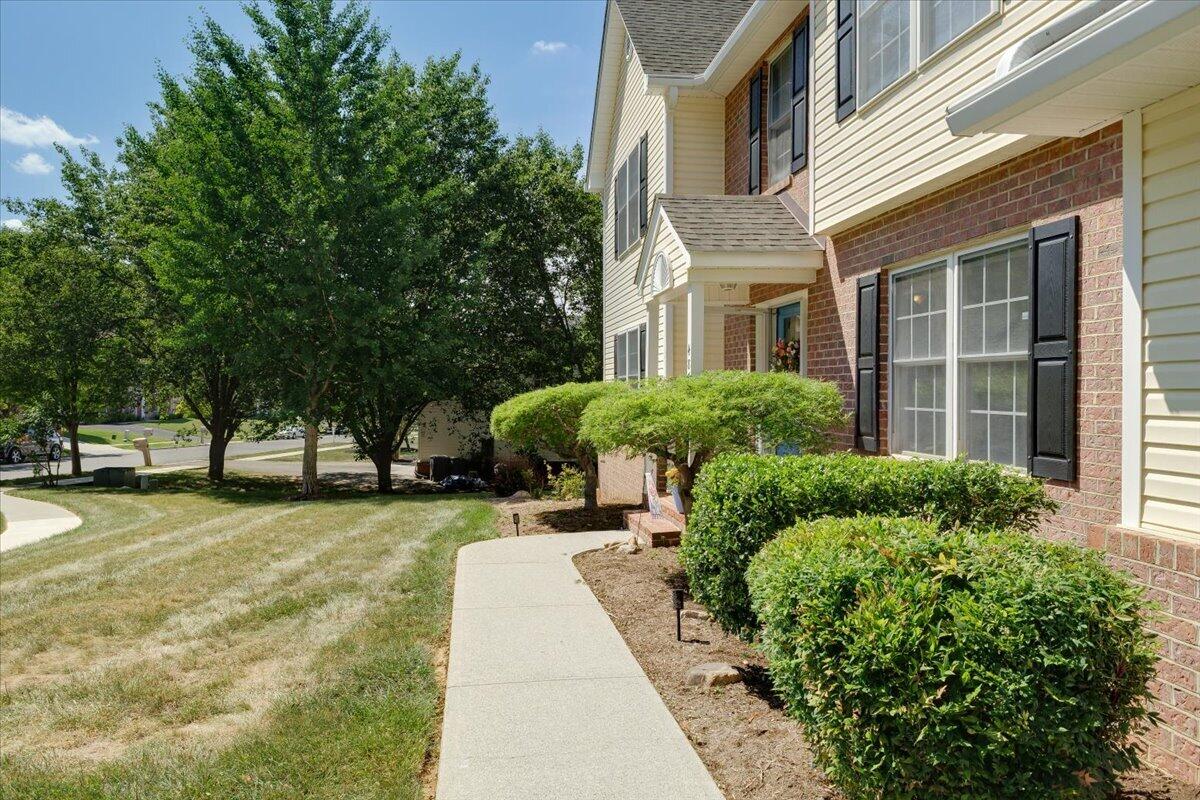 4870 Hickory Ridge Court Roanoke, VA 24018 - Photo 4 of 46 04-4870 Hickory Ridge Ct-4