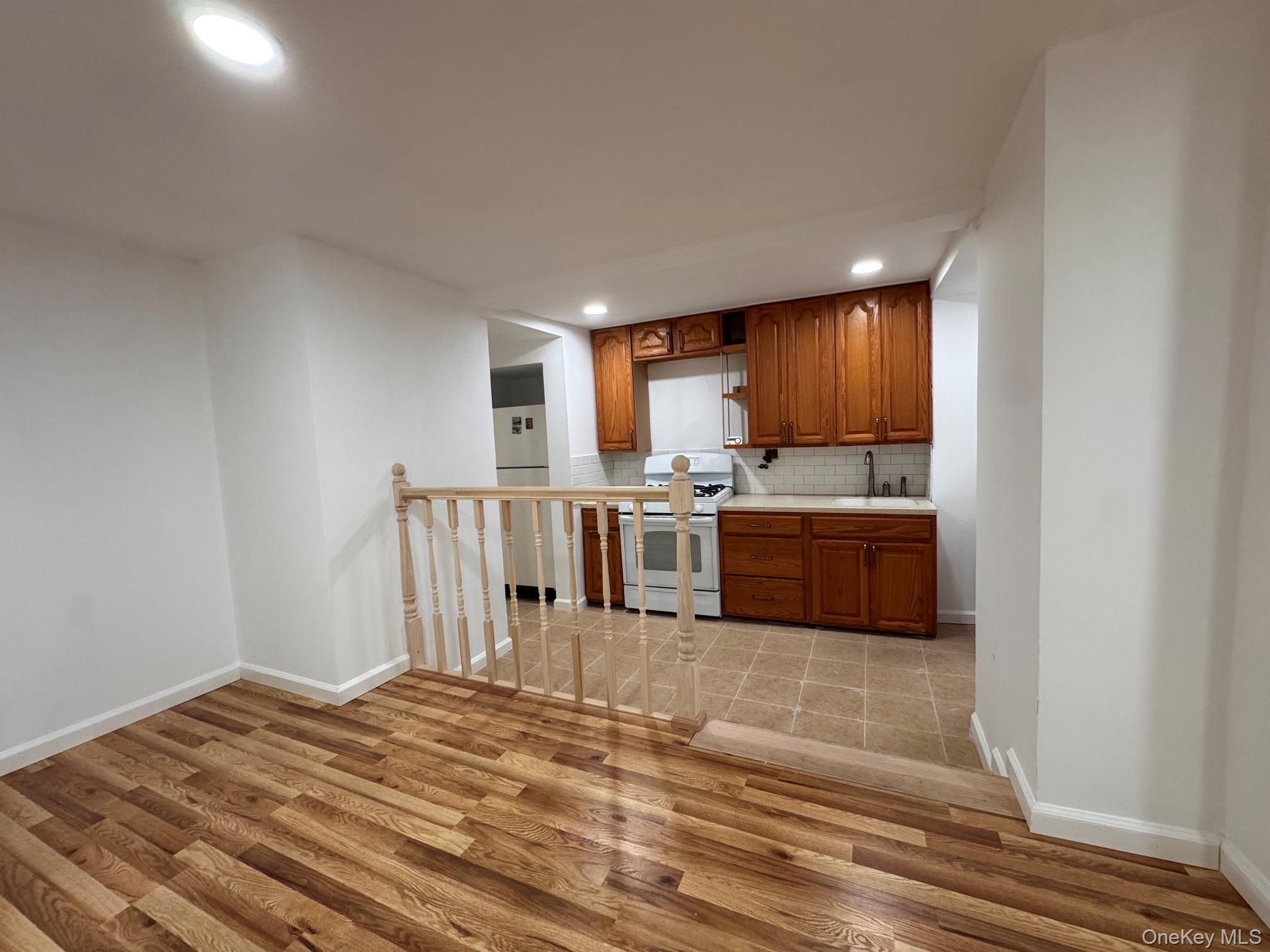 1245 Rhinelander Avenue Bronx, NY 10461 - Photo 4 of 8 Gallery Image 4