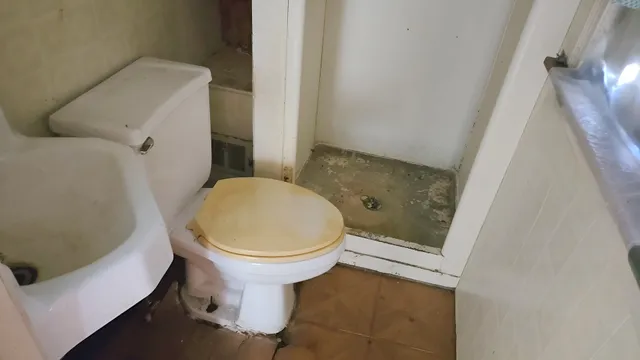 a bathroom with a sink and toilet
