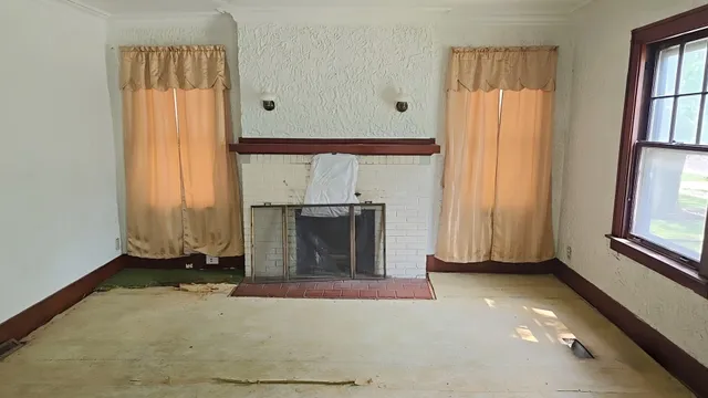 a view of front door with entryway